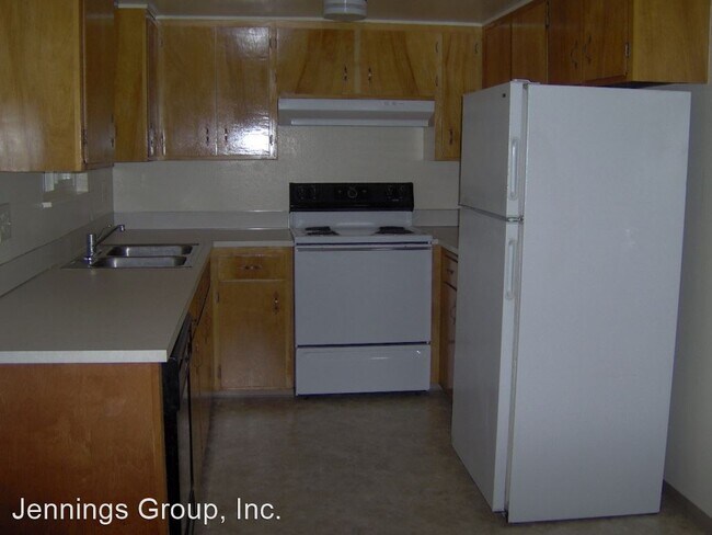 Building Photo - 151 Maple St