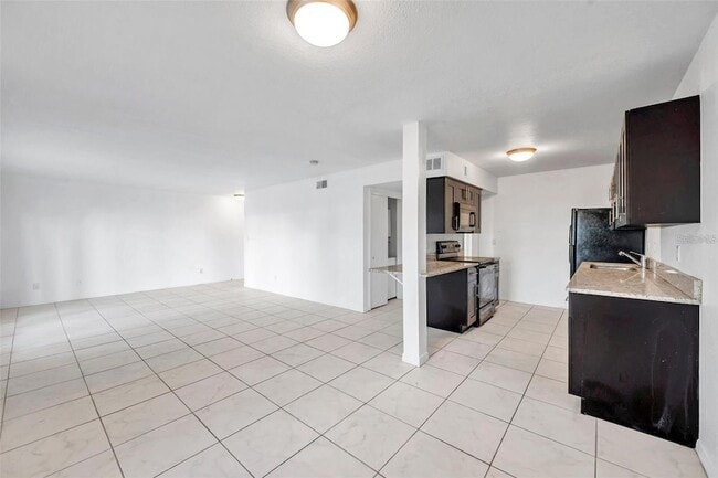 Building Photo - 107 Sea Horse Dr SE