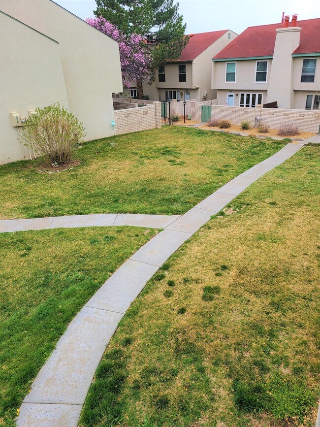 Foto del edificio - 7545 Prairie Rd NE