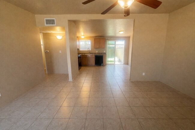 Foto del edificio - 2821 N Columbus Blvd