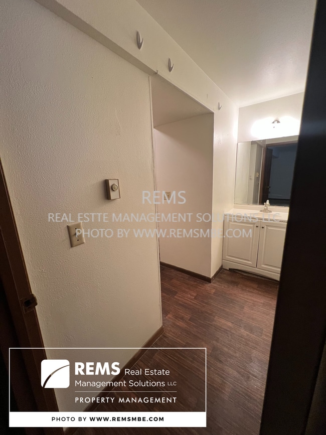 Building Photo - 1110 Grand Ave