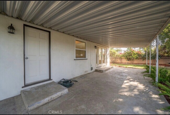 Foto del edificio - 523 Larkin Dr