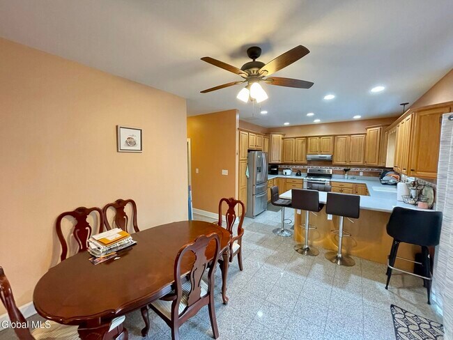 Foto del edificio - 620 Sacandaga Rd