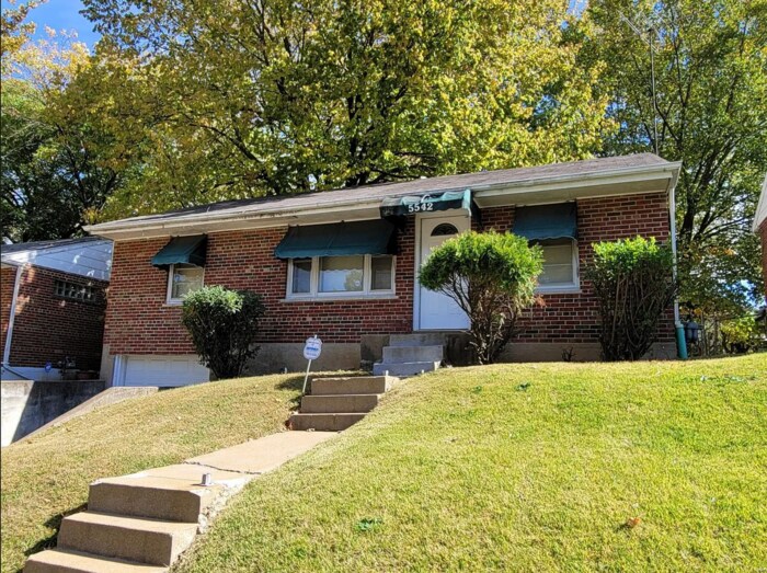 Primary Photo - Charming Two Bedroom Home with Bonus Room ...