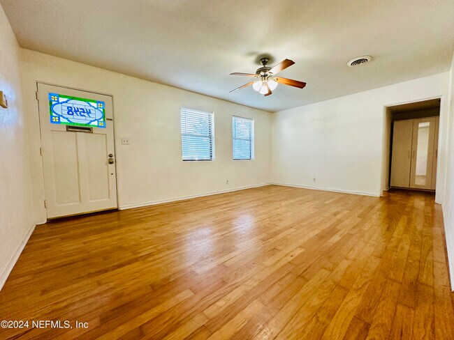 Foto del edificio - 4548 Milstead Rd