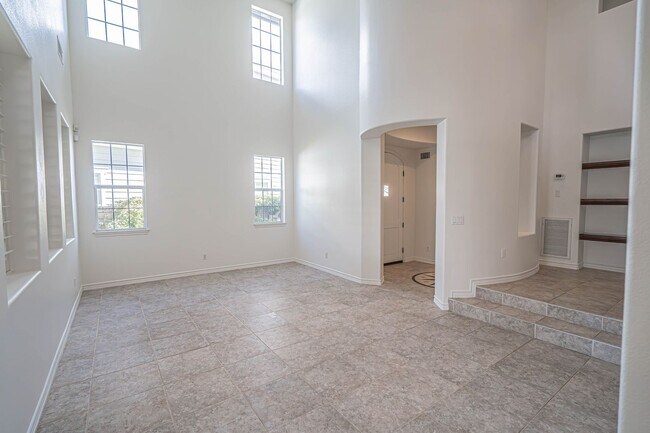 Building Photo - 4 Bedroom Home for Rent on the Lake at Bridgeport!