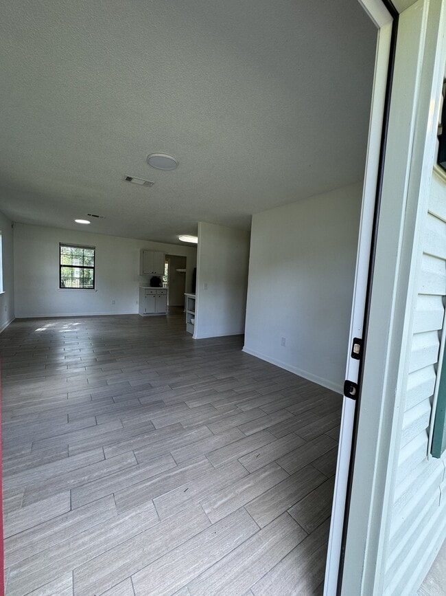 Building Photo - 461 Benjulyn Rd