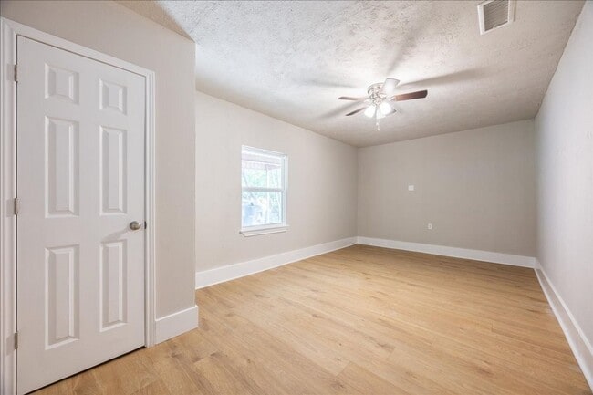 Building Photo - 103 Hillcrest Dr