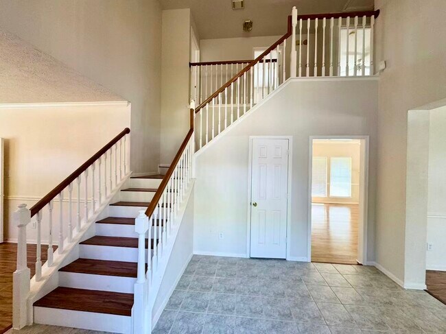 Building Photo - 2439 Shelby Park Dr