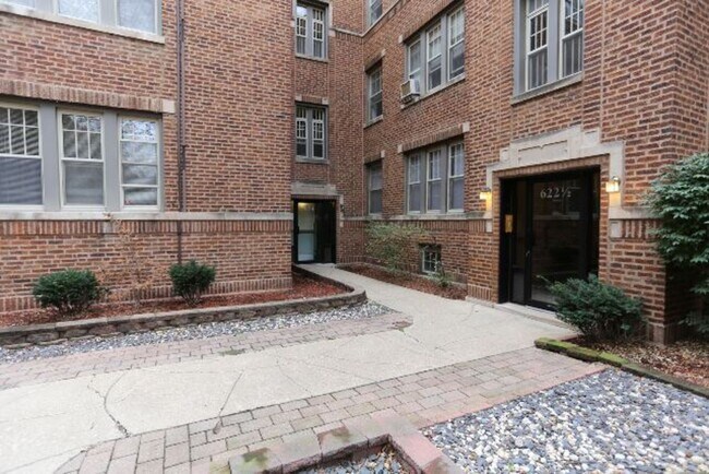 Foto del edificio - 644 W Barry Ave