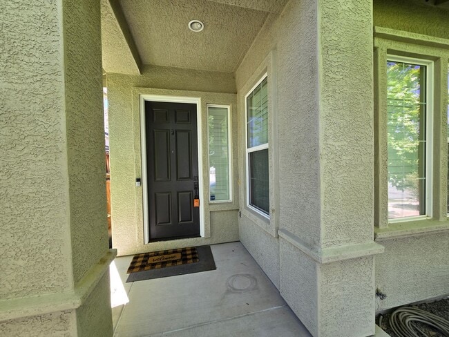 Building Photo - COMING SOON: Spacious Modern Home in Spanish Springs