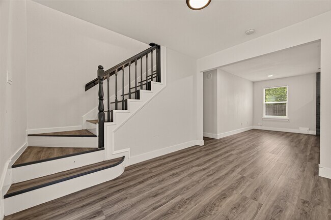 Foto del edificio - 10011 Pine Pass Dr