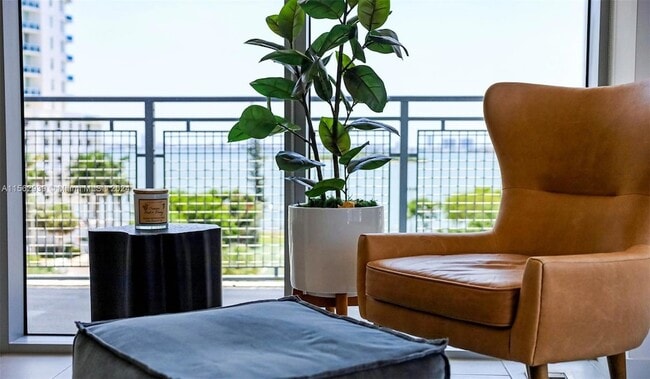 Building Photo - 2150 N Bayshore Drive Unit 502