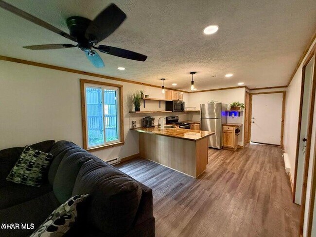 Foto del edificio - 143 Deer Run Ln
