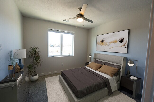 Dormitorio moderno con ropa de cama elegante y ventilador de techo. - EOS 75