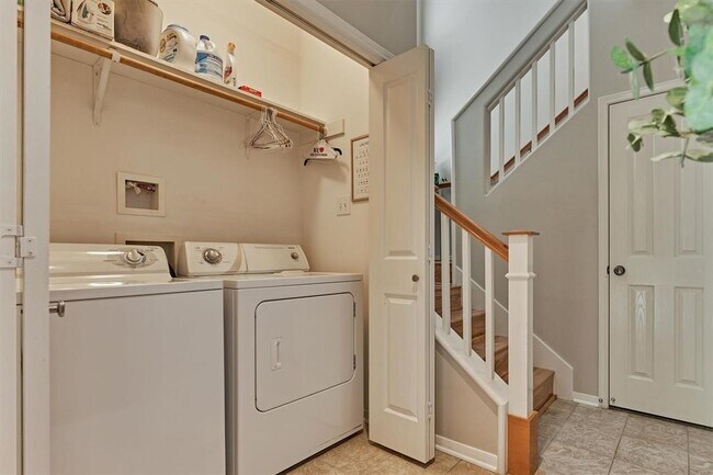 Foto del edificio - 87 Woodlily Pl