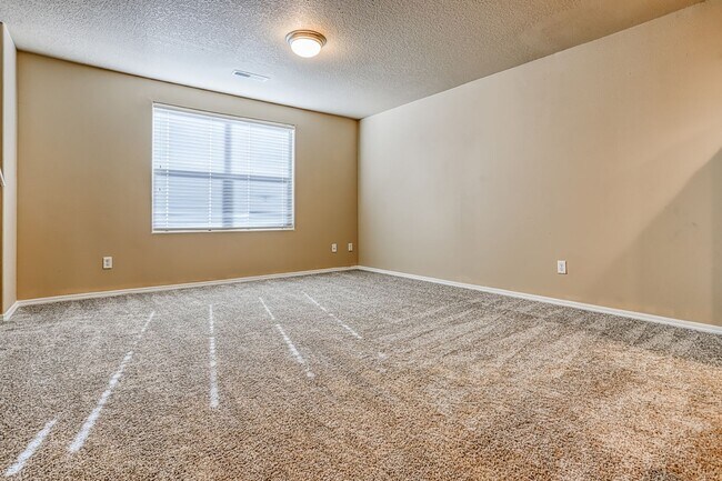 Foto del edificio - Open Concept 3 Bedroom, 2 Full Bath Townho...