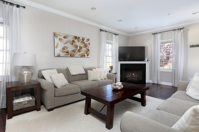 Living Room - 10 Pierce St