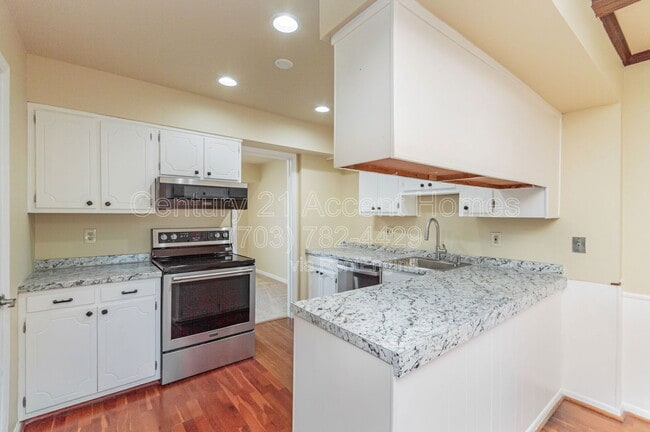 Building Photo - 14447 Cool Oak Ln