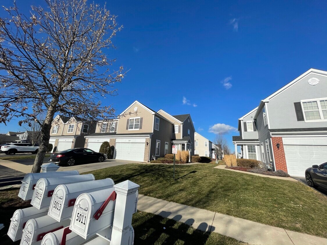 Primary Photo - 5011 Montauk Dr