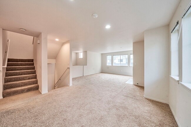 Building Photo - 4714 Fairwood Blvd NE