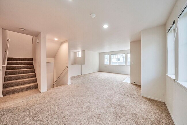 Foto del edificio - 4714 Fairwood Blvd NE