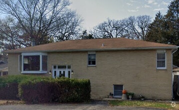 Building Photo - 728 N Lakeview Dr