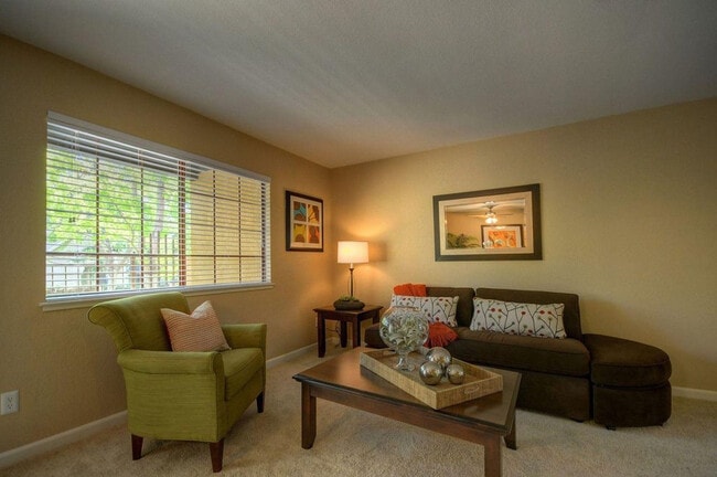 Building Photo - 401 Canyon Woods Pl