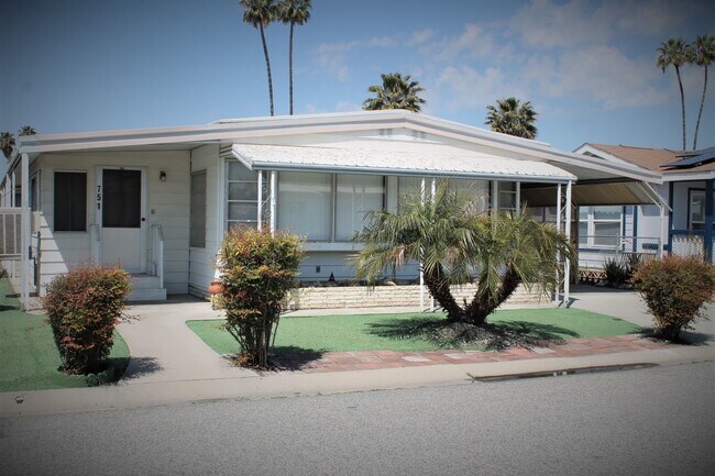 Foto del edificio - 55+ Spacious 2 bed 2 bath SIERRA DAWN HOME!