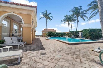 Building Photo - 403 S Sapodilla Ave