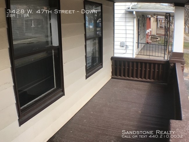 Building Photo - Shared garage and driveway