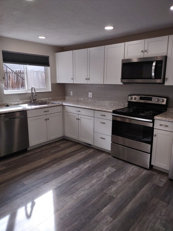 Building Photo - 3056 S 200 E