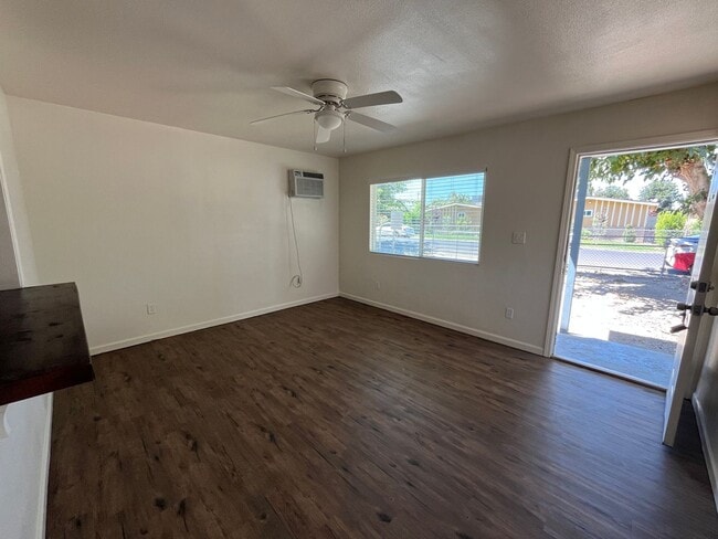 Building Photo - 3529