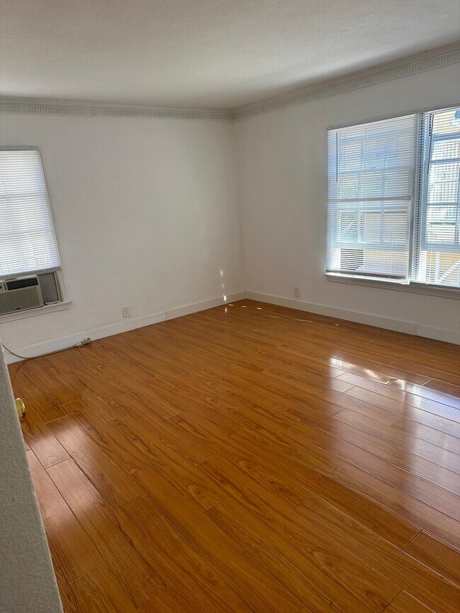 Now with new hardwood livingroom - 1425 S Beverly Dr