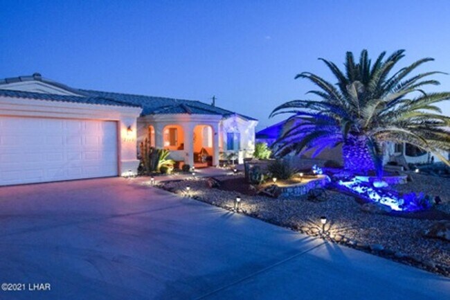 Foto del edificio - * Occupied* Unfurnished Long Term Pool Hom...