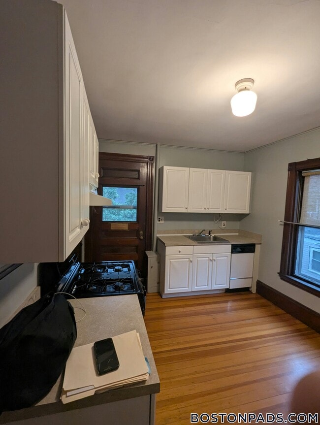 Building Photo - 1068 South St