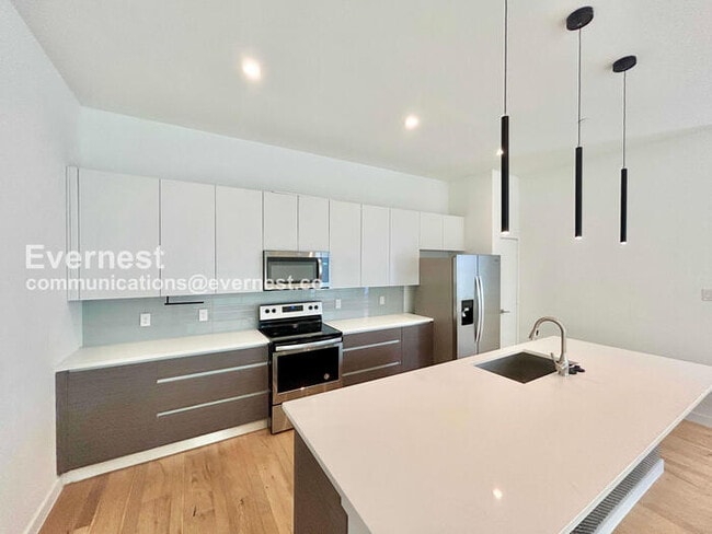 Foto del edificio - 2711 Kimsey Dr