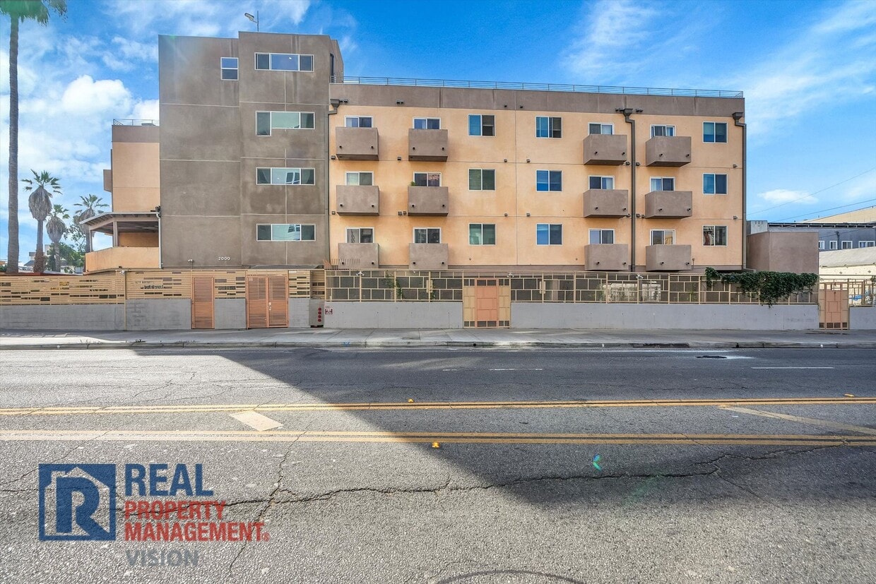 Foto principal - Westlake Park Square Apartments