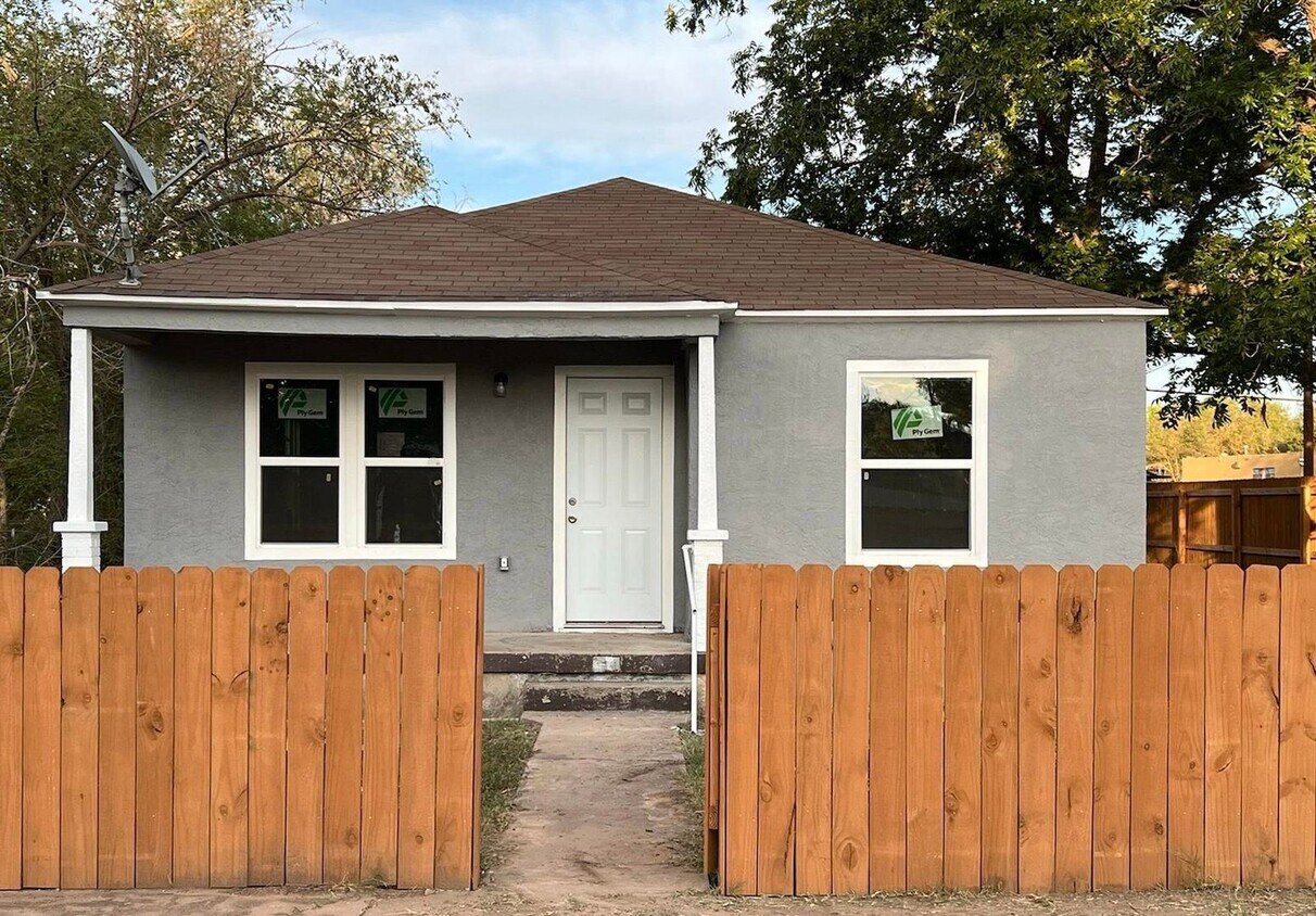 Primary Photo - 3 br, 1 bath House - 311 S Kansas Avenue (...