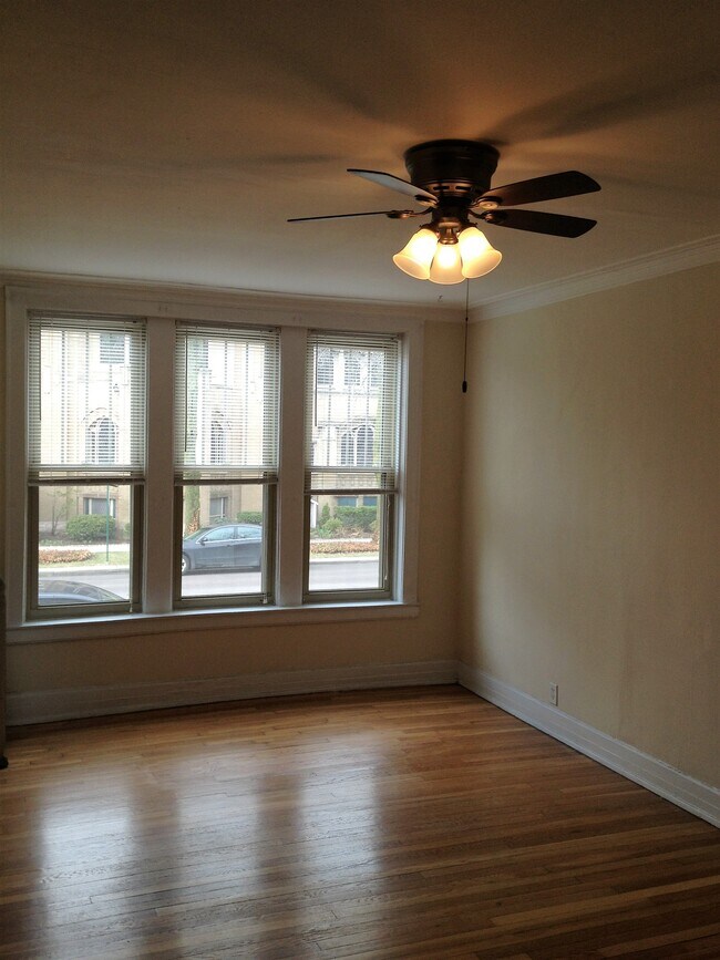 Foto del edificio - 322-330 W Washington Blvd