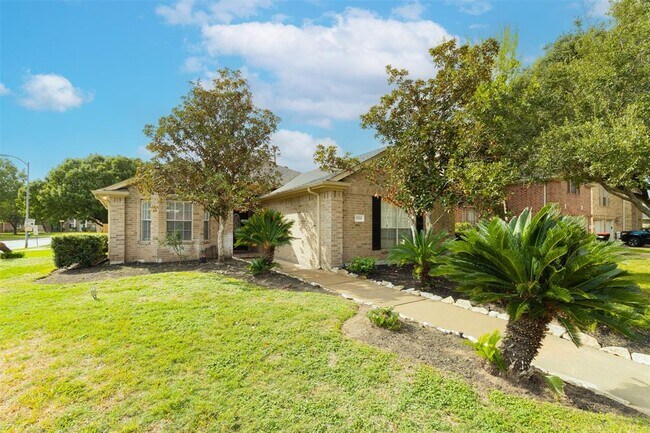 Building Photo - 15203 Kingsbridge Way