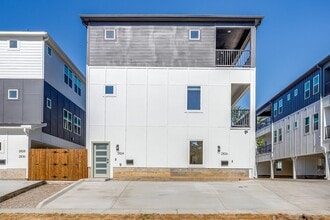 Building Photo - 2824 Wayside Ave