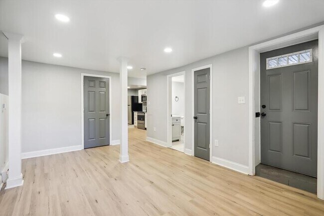 Building Photo - 232 14th Pl NE