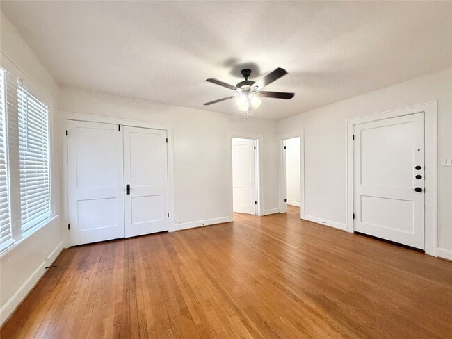 Building Photo - 1126 Berthea St