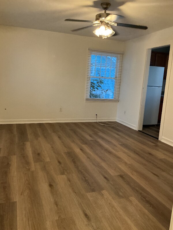 Foto del edificio - 324 E Broadway