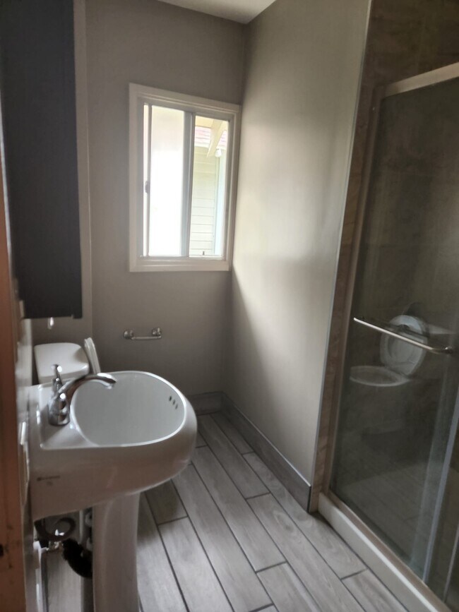 Foto del edificio - 1200 W 36th St