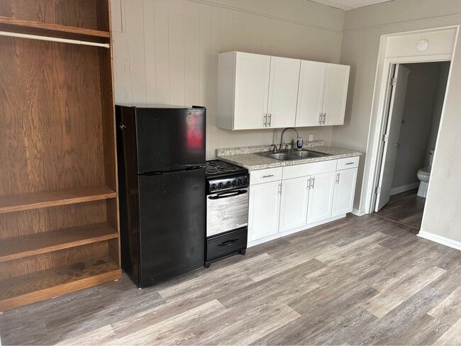 Building Photo - 228 E Center st