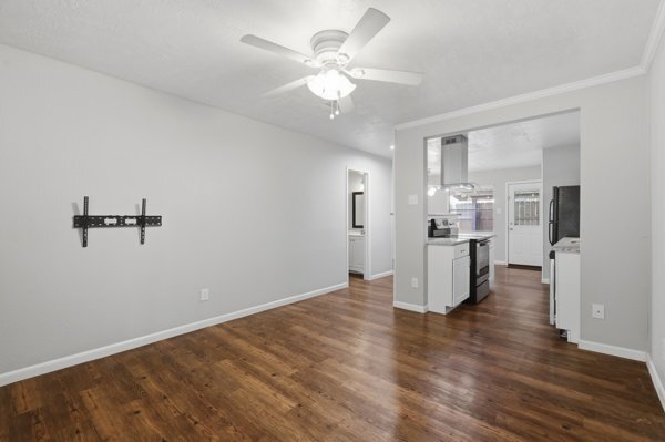 Building Photo - 1403 Airline Dr