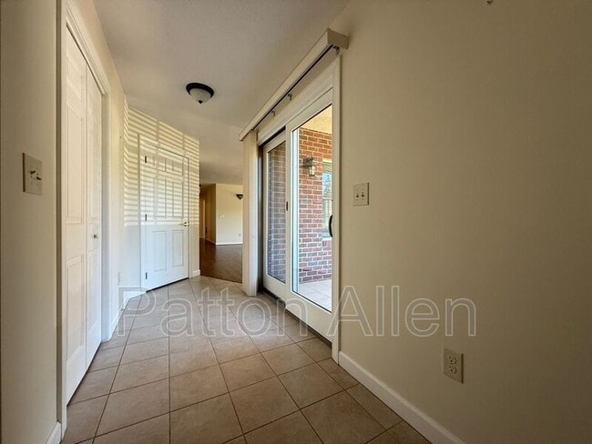 Foto del edificio - 1465 S Lakeshore Dr
