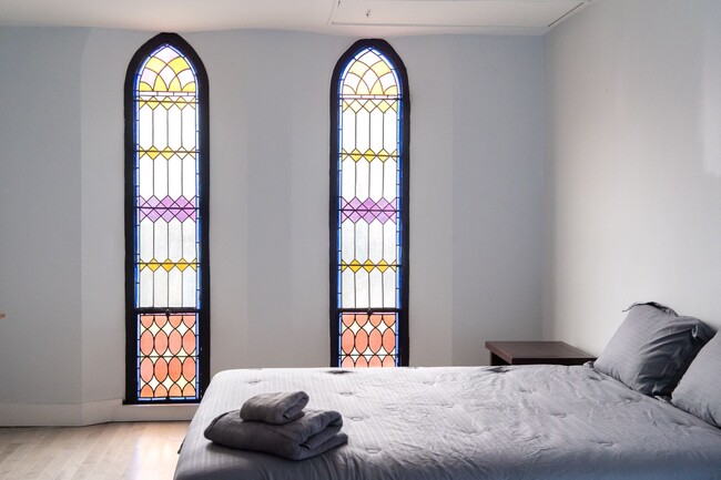 Foto del edificio - Luxury 4 bed + 2.5 bath apartments in East...